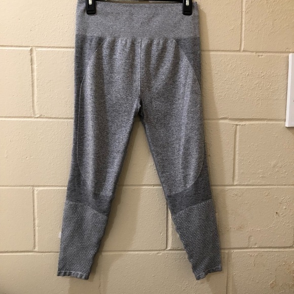 Fabletics Gray High-Waisted Seamless Leggings Size Medium - Picture 1 of 9